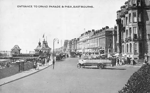 A951 England Eastbourne Eingang zur Grand Parade und Pier Vintage Postkarte