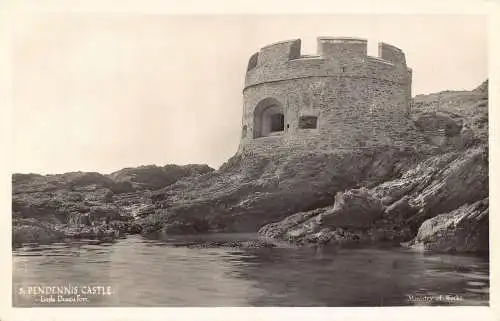 A952 England Pendennis Castle Little Dennis Fort Vintage Postkarte