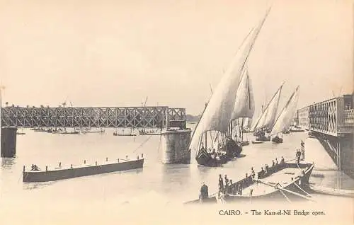 C046 Ägypten Kairo Die Kasr-el-Nil Brücke offen, Boote Vintage Postkarte