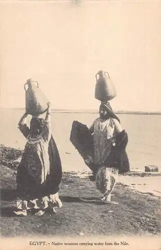 C046 Ägyptische Ureinwohnerin trägt Wasser aus dem Nil Vintage Postkarte