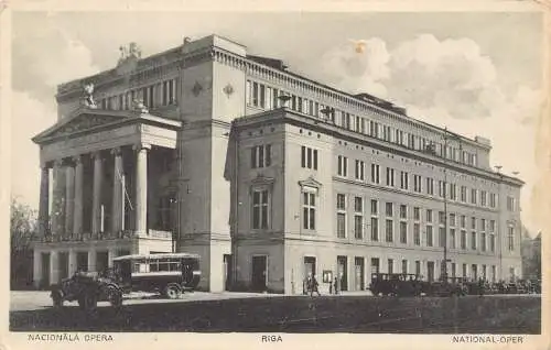 L036 Lettland Riga Nationaloper Autos Bus Oldtimer Postkarte