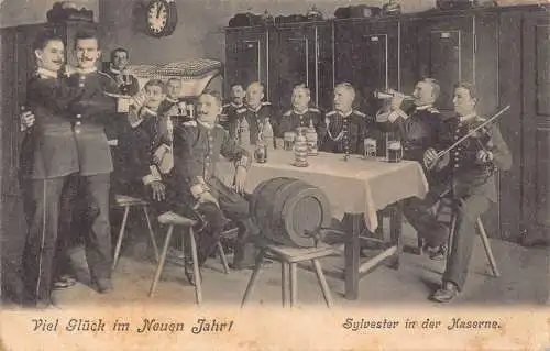 L036 Deutschland Silvester in der Kaserne Militaria Uniformen Vintage Postkarte