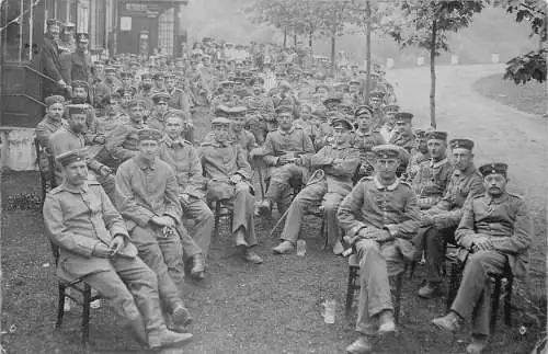 L106 Deutschland 1915 1. Weltkrieg Soldaten posieren Echtfoto Feldpostkarte