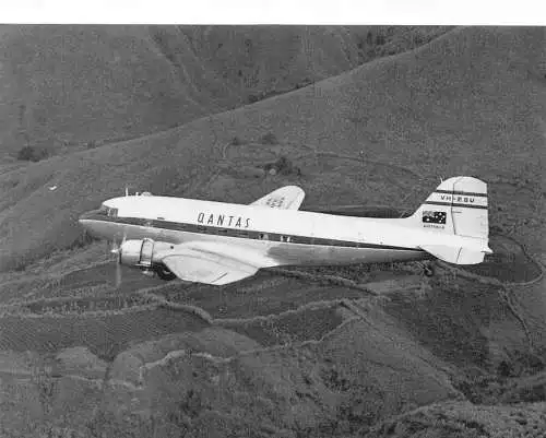 A156 Flugzeug Qantas Airline VH-EBU c/n 12187 in Luft Postkarte