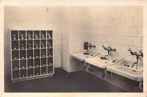 A967 Österreich Kindergarten der Stadt Wien Sandleiten Waschraum RPPC Postkarte