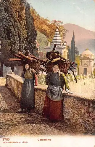 A965 Schweiz Contadine Frauen pflegen Holz in Körben auf Rückseite Vintage Postkarte