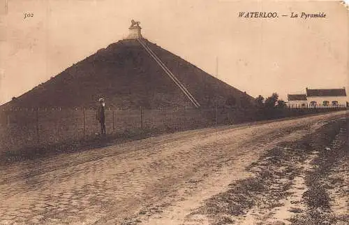 L258 Belgien WATERLOO. La Pyramide Vintage Postkarte