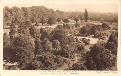 A981 England Hampton Court Palace South Garden and Terrace Postkarte