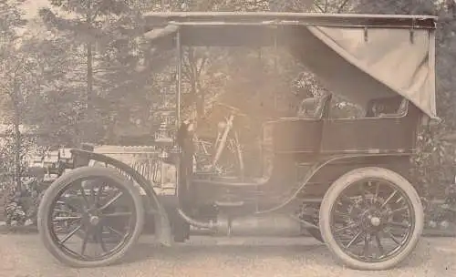 L040 Seitenfoto eines Cabrios frühes Automobil Echtfoto Postkarte