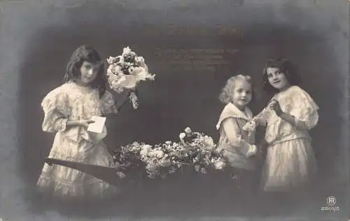 A983 Geburtstagsgrüße Fotomontage Mädchen Blumen Schubkarre Vintage Postkarte