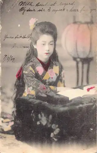 A984 Japan 1909 Kleines Mädchen verkleidet als Geisha bei Kotatsu Buch RPPC Postkarte