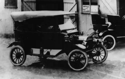 L101 Automobile Car Ford? Reproduktion Postkarte