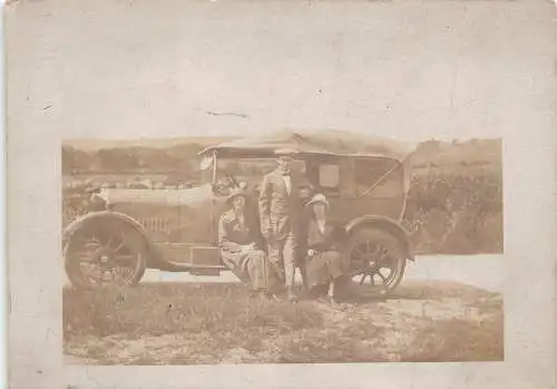 L101 Automobil Auto Sozialgeschichte Familienportrait Echtfoto Postkarte