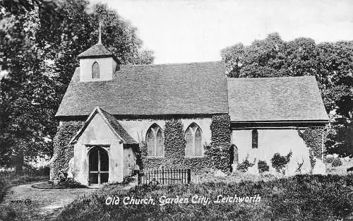 L235 England Old Church Garden City Letchworth Vintage Postkarte