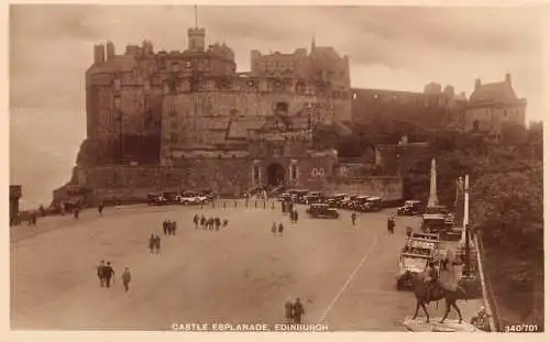 L238 Scotland Castle Esplanade Autos Touristen Edinburgh RPPC Vintage Postkarte