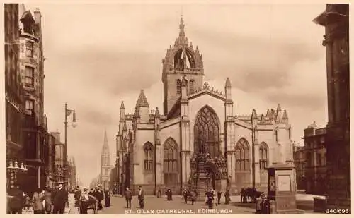 L238 Schottland Edinburgh St Giles Cathedral Kutsche Statue Vintage Postkarte