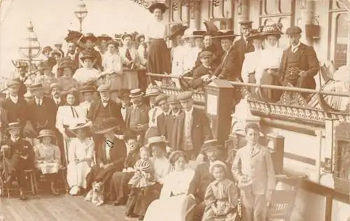 A978 Sozialgeschichte 1909 England Hastings Gruppe Touristen Hund Kinder Postkarte