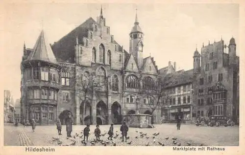 A138 Deutschland Hildesheim Marktplatz Rathaus Autos Kinder Tauben Oldtimer Postkarte