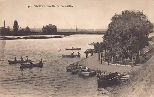 C070 Frankreich Vichy Les Bords de l'Allier Boote Vintage Postkarte