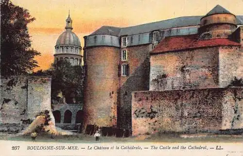 C071 Frankreich Boulogne sur Mer Le Chateau et la Cathedrale Vintage Postkarte