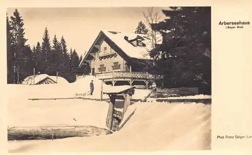 L211 Deutschland Aberseehaus im Schwarzwald Mann im Schnee Vintage Postkarte