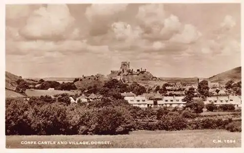 L231 England Corfe Castle And Village Dorset RPPC Vintage Postkarte