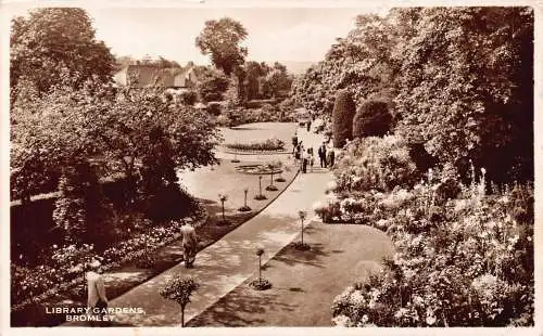 L232 England Bromley Library Gardens RPPC Vintage Postkarte