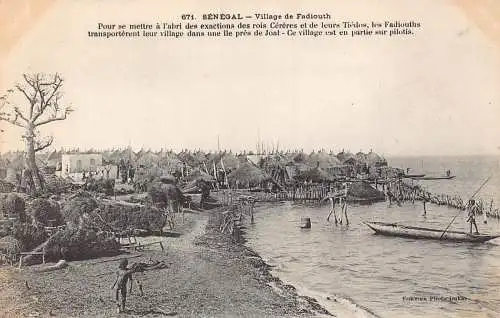 Senegal Village de Fadiouth Säulenhäuser Kanu Boot Vintage Postkarte