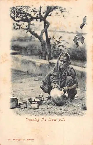 A994 India Native Girl Cleaning the brass pots Ethno Postkarte