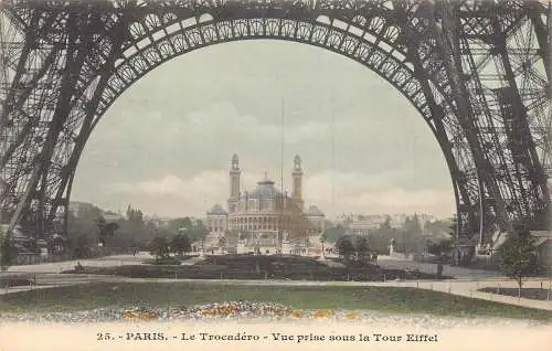 A235 Frankreich Paris Trocadero Blick unter dem Eiffelturm Vintage Postkarte