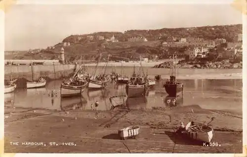 A051 England Der Hafen Fischerboote Schiffe Strand RPPC Vintage Postkarte