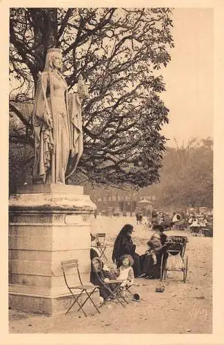 L307 Frankreich Paris Jardins du Luxembourg Terasse des Reines Mädchen Statue Postkarte