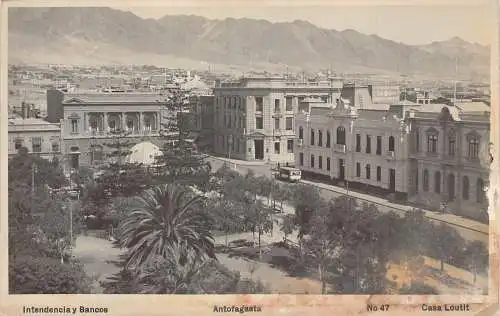 L335 Chile Antofagasta Intendencia y Bancos Casa Loutit Bus Vintage Postkarte