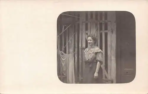 Echt Foto Bäuerin Wäschedrähte Scheune Passepartout Vintage Postkarte