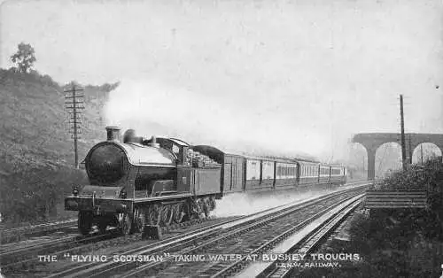 L372 Dampfzug Flying Scotsman Taking water Bushey Troughs LNWR Postkarte