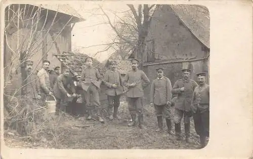 L037 Deutschland 1.WK Deutsche Soldaten Echtfoto Postkarte