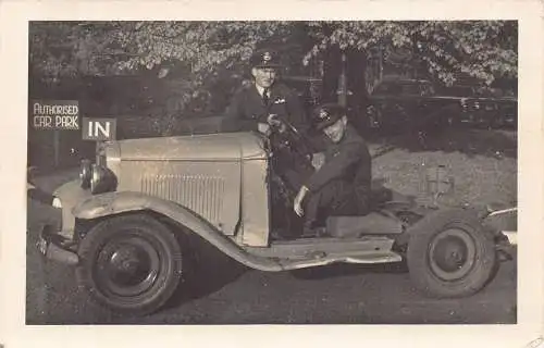 L101 Offiziere posieren Automobil RPPC Postkarte