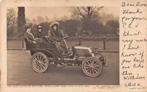 L101 Marie Studholme Ethel Sydney Violet Lloyd posiert im Automobil 1903 Postkarte