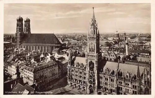 Deutschland 1937 Münchner Rathaus und Frauenkirchen Kirche Postkarte