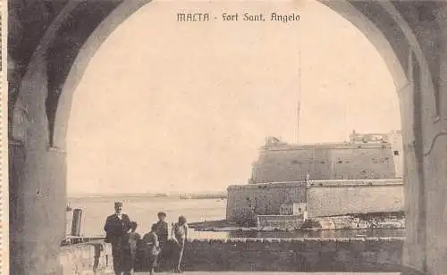 Malta Fort Sant Angelo Familie posiert Vintage Postkarte