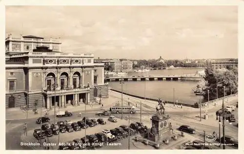 Schweden Stockholm Gustav Adolfs Torg och Kungl Teatren Theater Auto Bus Postkarte