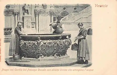 Italien Venedig Venezia Pozzo nel Cortile Palazzo Ducale Frauen Korbbrunnen Postkarte