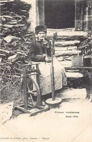 Schweiz Saas Fee Fileuse Wallisanne Alte Frau Webt Wolle Postkarte
