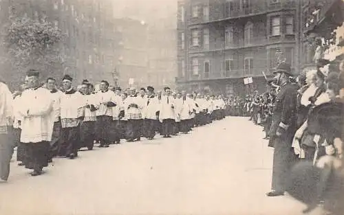England Carlisle Große Prozessionsgruppe von Klerus religiöse Postkarte