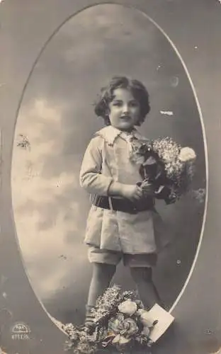 Russland 1912 Passepartout Rosen Blumenstrauß Kleiner Junge Lächelnder Postkarte