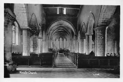 B004 England RPPC Minster Kirche Innenraum Vintage Postkarte
