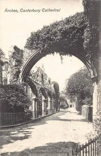 B003 England Canterbury Cathedral Arches Vintage Postkarte