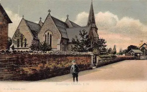 B005 England Bembridge Kirche Isle of Wight Boy Vintage Postkarte