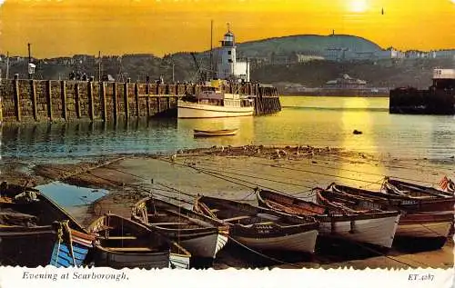 B007 England 1975 Abend in Scarborough Fischerboote Vintage Postkarte