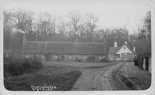 B005 England Almshouses Methley RPPC Vintage Postkarte